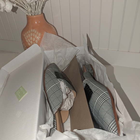 Crown & Ivy Tammy Pointed Toe Mules Size 8M Beautiful New Women's Preppy Loafers - Picture 3 of 12